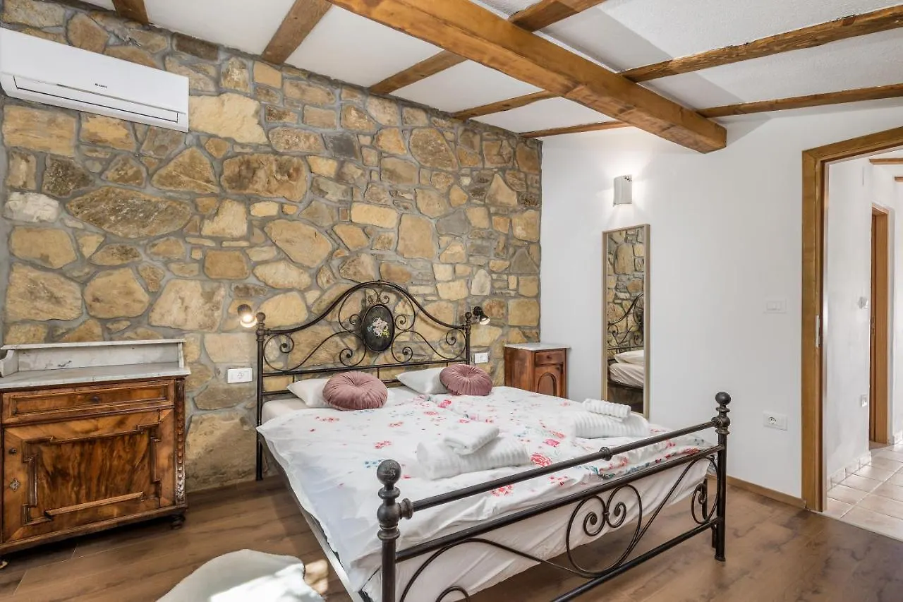 Rona Apartment & Rooms Mea Vista Buzet