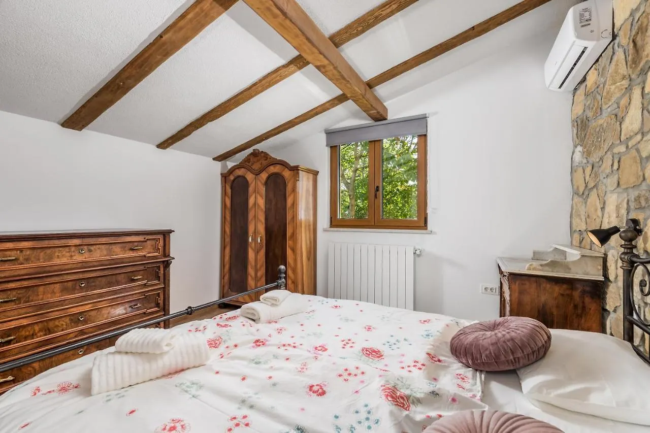 Rona Apartment & Rooms Mea Vista Buzet Croatia