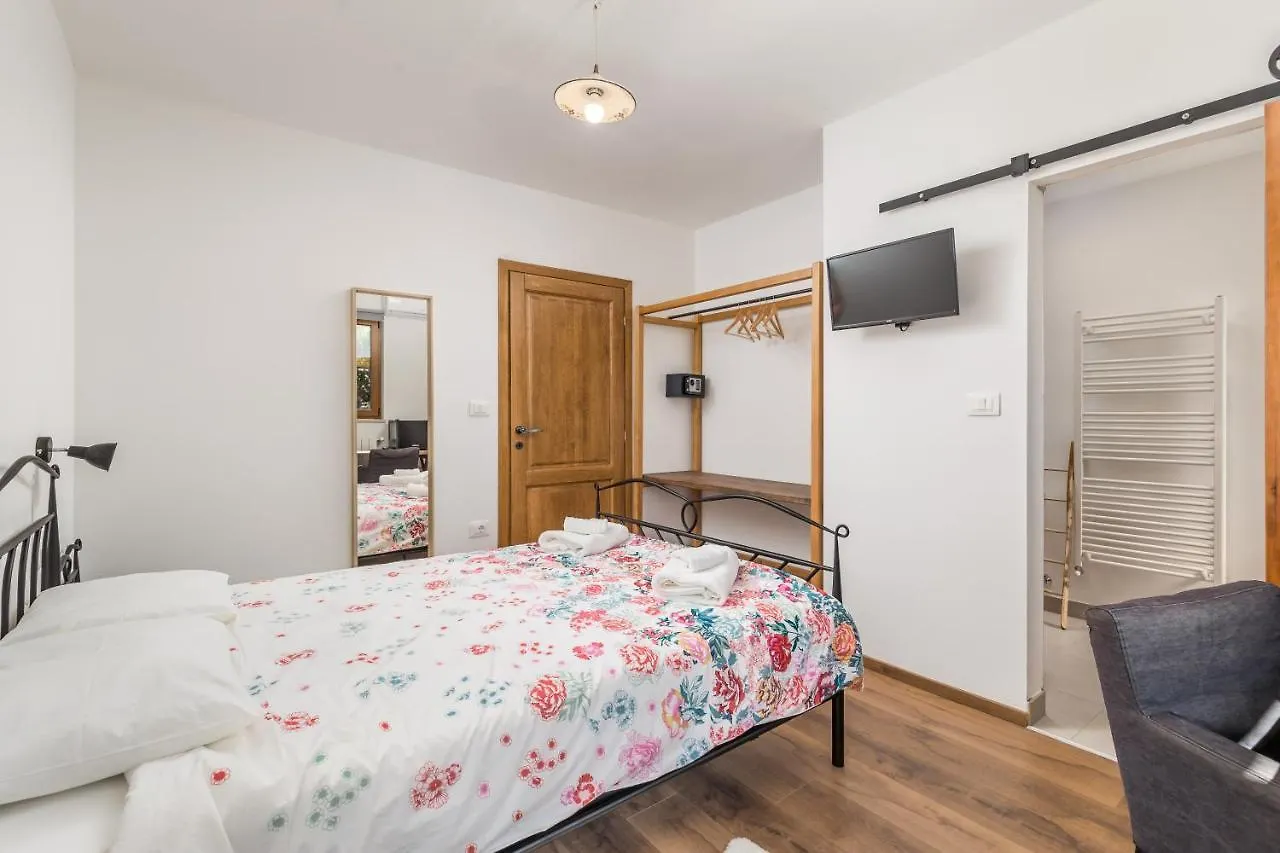 Rona Apartment & Rooms Mea Vista Buzet